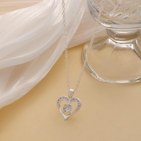 Valentines Day Heart Necklace, Dainty Gold/Silver Plated Pendant Necklaces for Women Trendy Love Heart Cubic Zirconia Necklace Tarnish Free Gold Jewelry Unique Valentines Day Gifts for Her