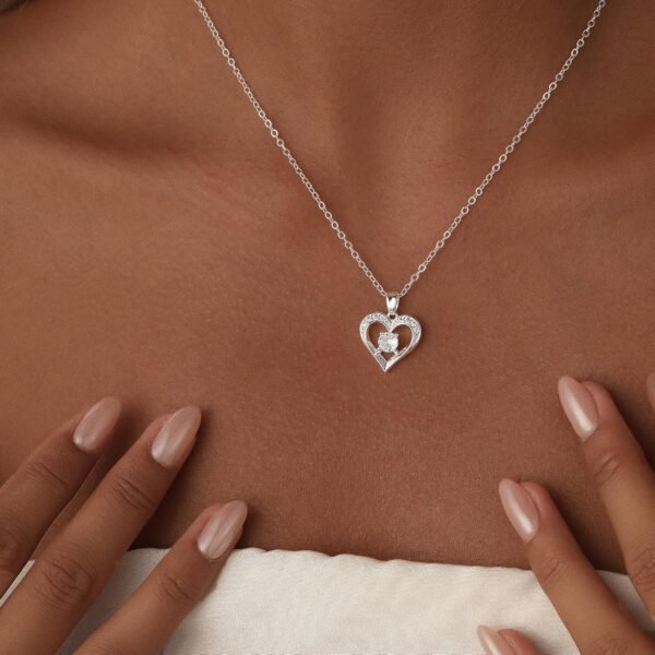 Valentines Day Heart Necklace, Dainty Gold/Silver Plated Pendant Necklaces for Women Trendy Love Heart Cubic Zirconia Necklace Tarnish Free Gold Jewelry Unique Valentines Day Gifts for Her